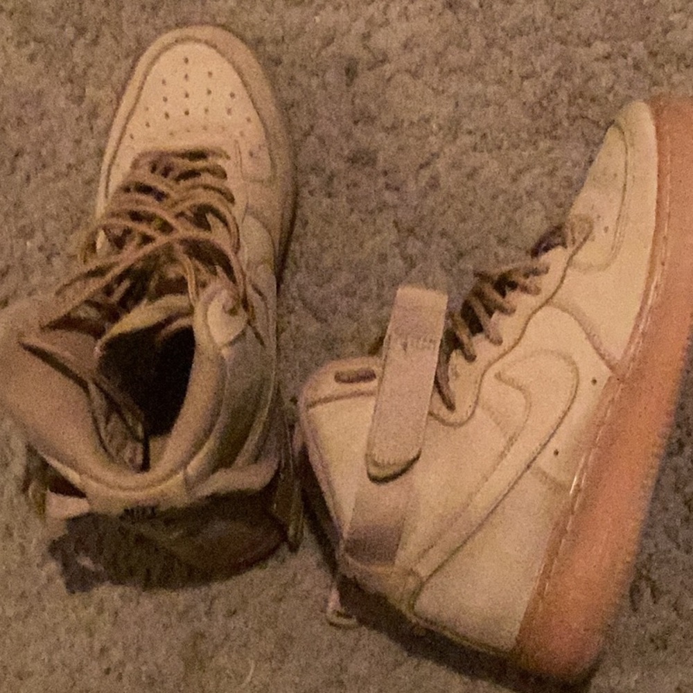 Air Force 1 - Picture 2 of 4